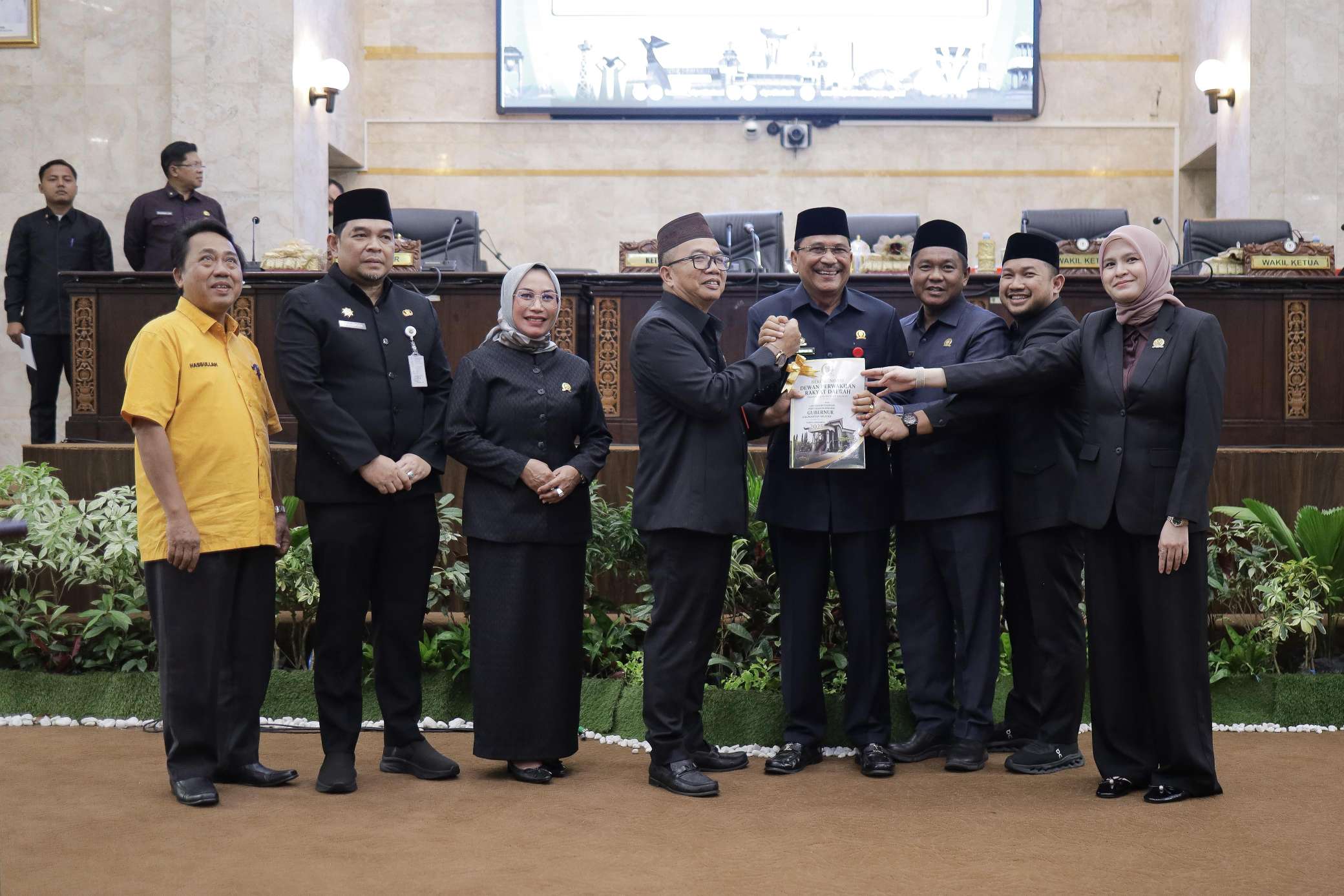 DPRD Kalsel Sampaikan Rekomendasi terhadap LKPj Gubernur T.A 2025